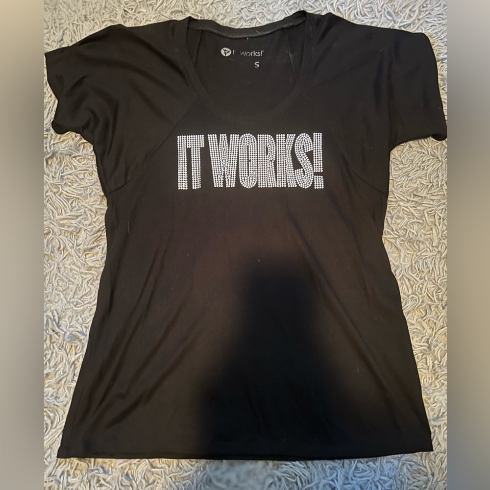 ItWorks bling scoop neck top